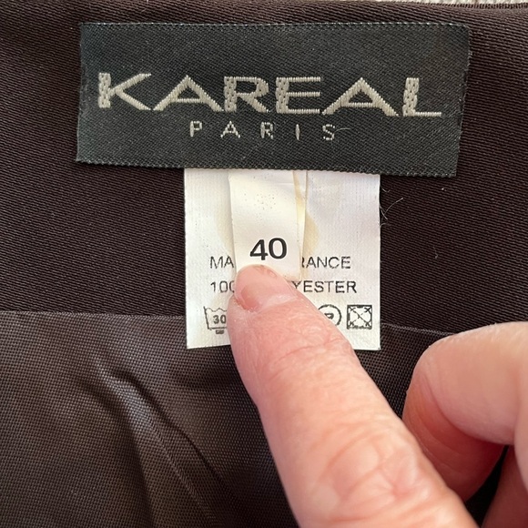 Vintage Kareal Paris Brown Pintucked Swing Skirt
Made in France Womens size 6 - Picture 9 of 13